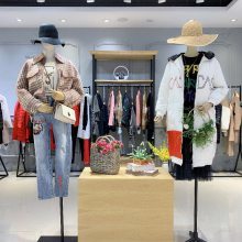 白领转型创业指南 加盟沈阳女装批发，开启服装服饰批发新篇章